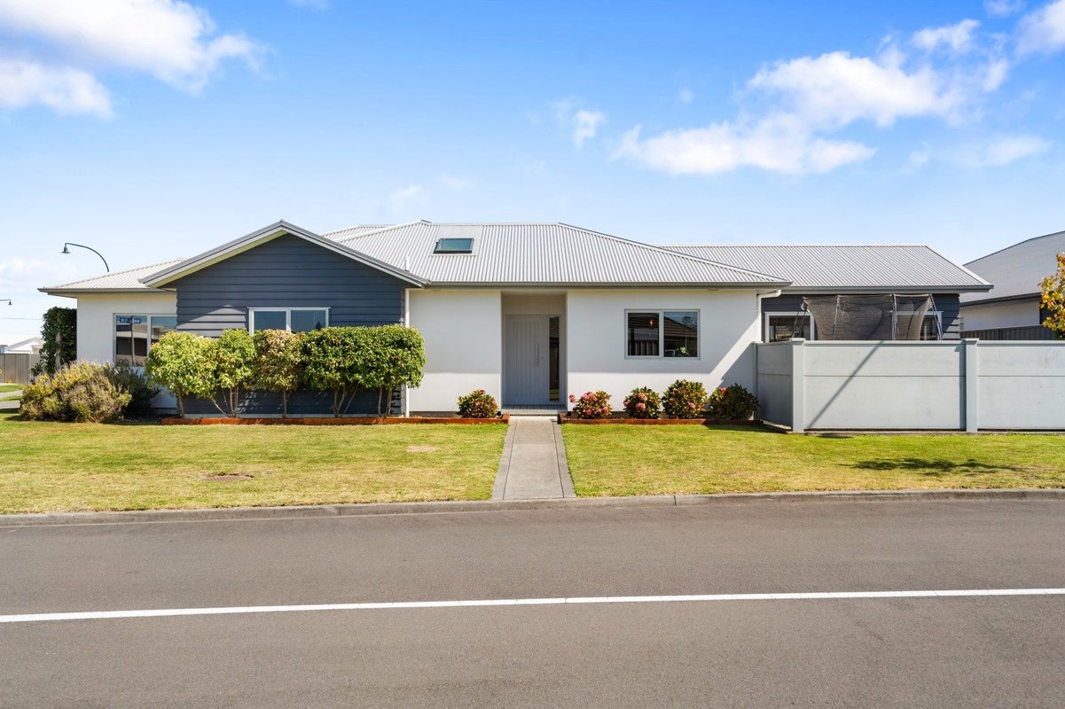 34 Waimakariri Drive, Te Awa, Napier - Carousel 1
