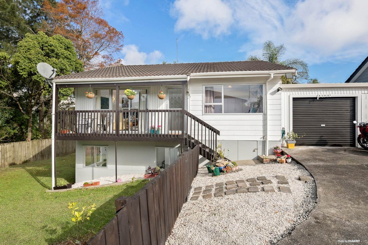 2/12 Scarlock Avenue, Browns Bay, Auckland - Carousel 2
