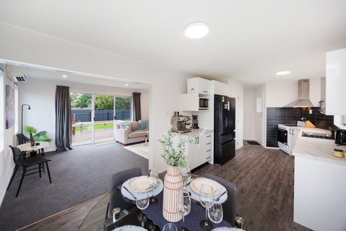 12 Capri Place, Awapuni, Palmerston North - Carousel 2