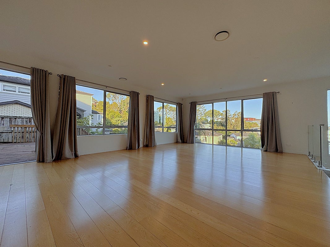 12 Maidstone Place, Oteha, Auckland - Carousel 2
