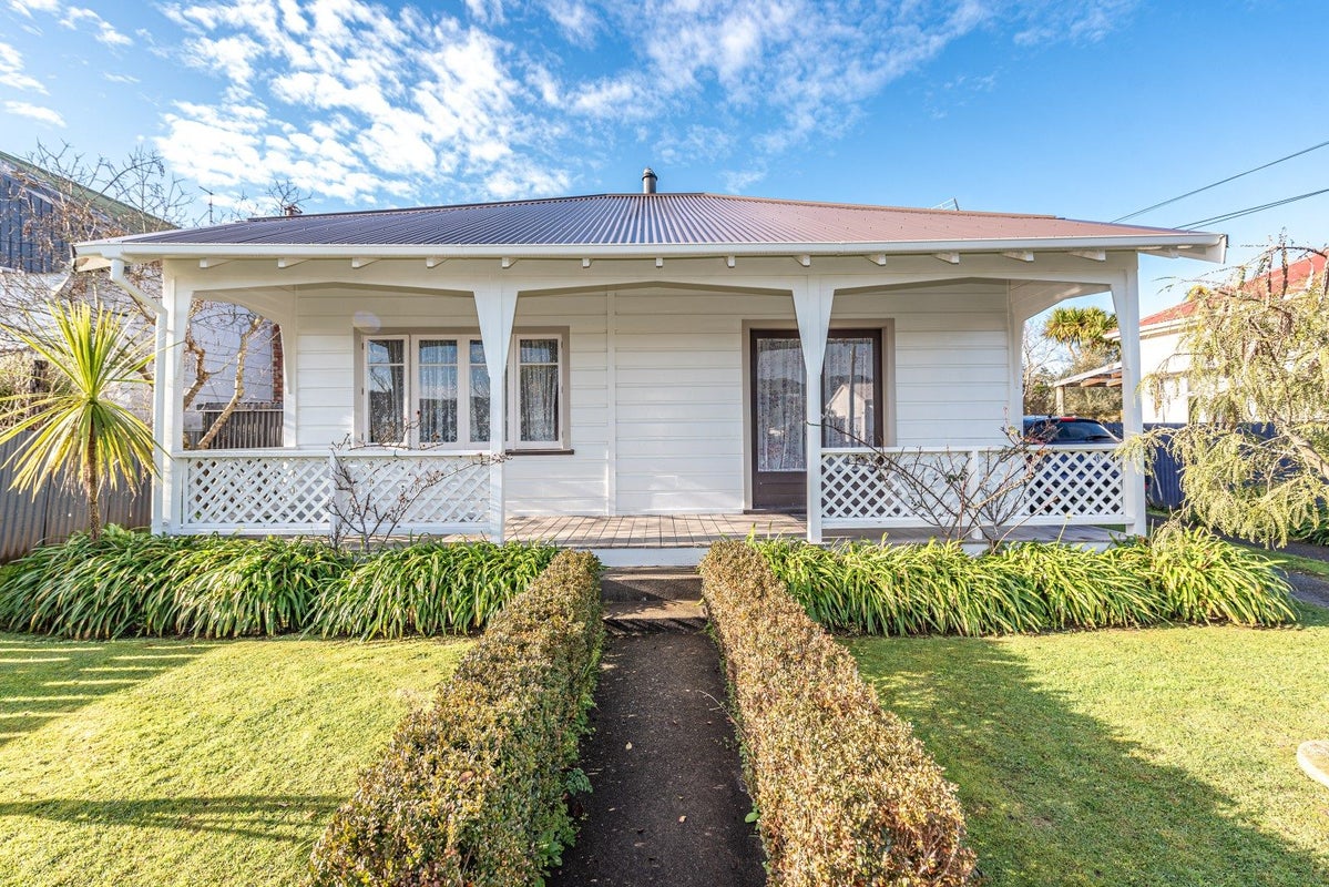 5 Ballance Street, Aramoho, Whanganui - Carousel 1