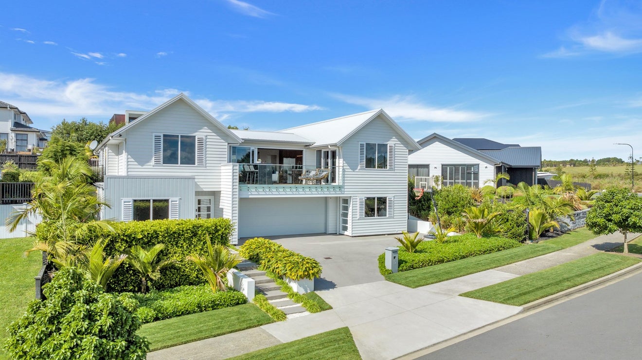 15 Angiangi Crescent, Beachlands, Auckland - Carousel 2