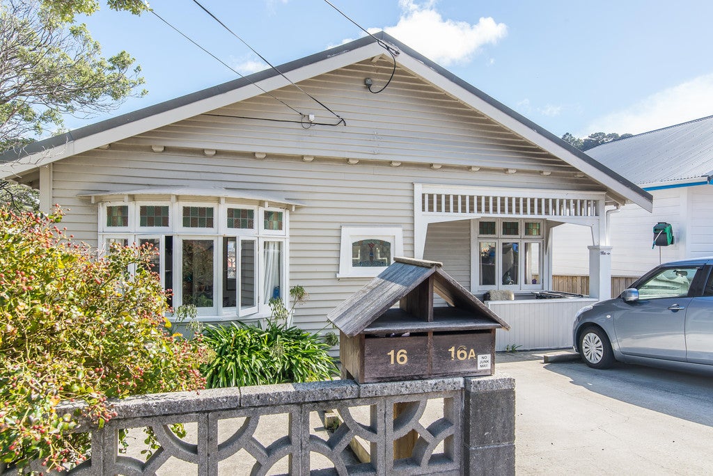 16 William Street, Hataitai, Wellington - Carousel 1