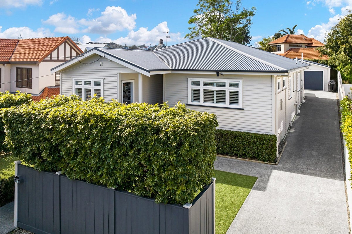 2 Kingsford Road, Mount Eden, Auckland - Carousel 1