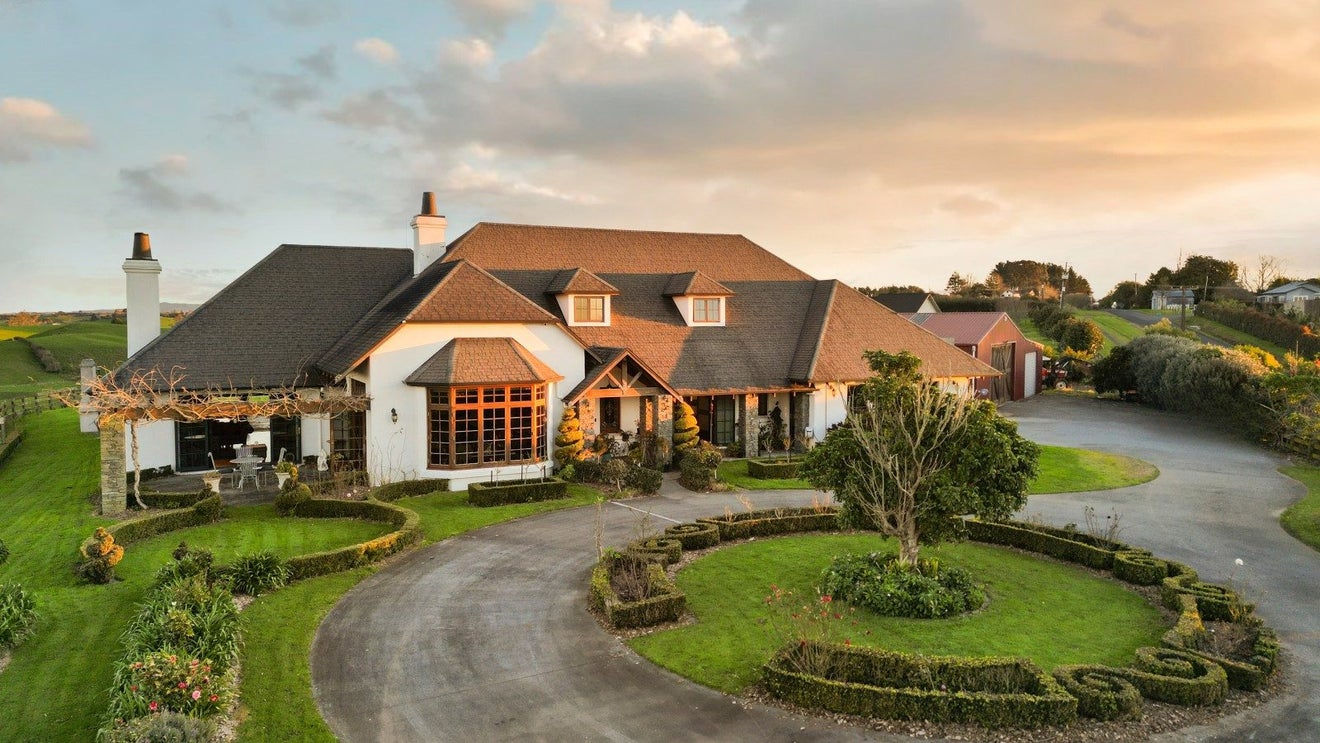143 Wallace Road, Temple View, Hamilton - Carousel 1