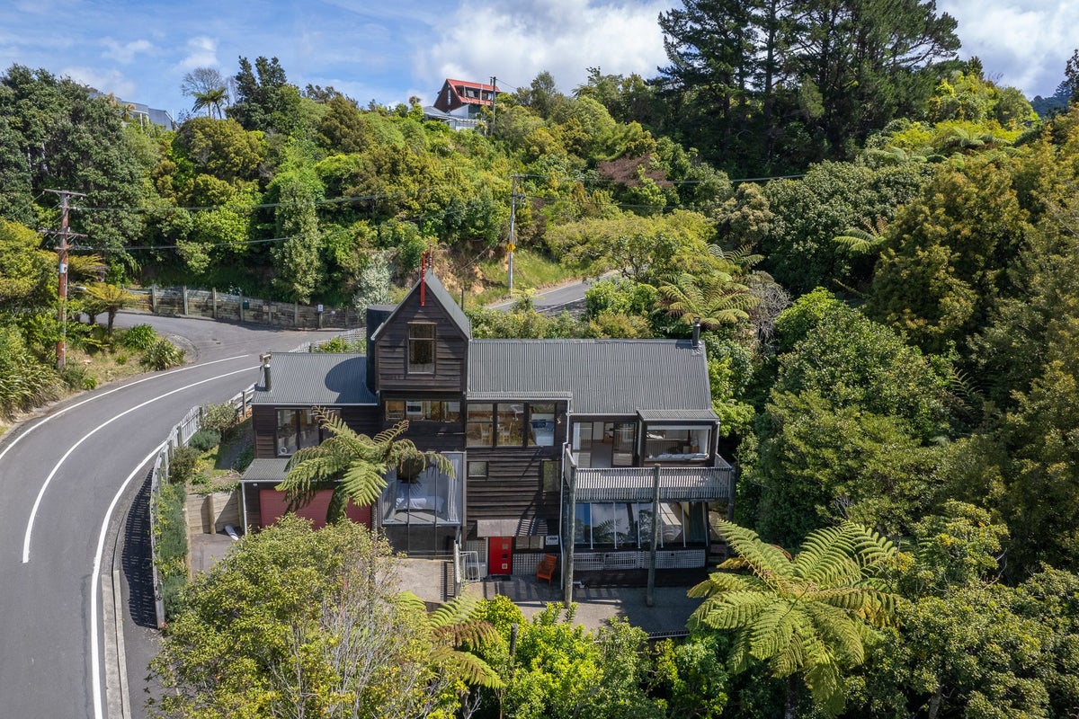 56 Pomare Road, Tirohanga, Lower Hutt - Carousel 1