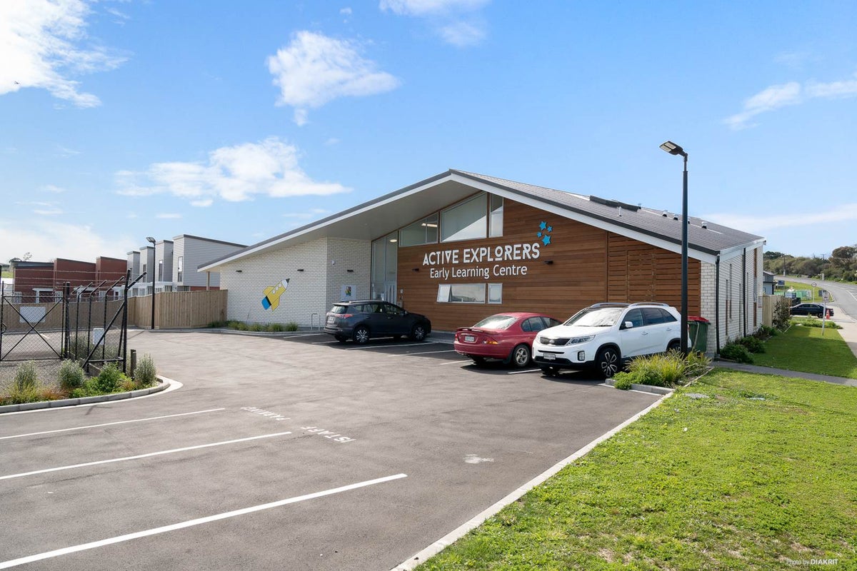 4 Nola Dawn Avenue, Papakura, Auckland - Carousel 2