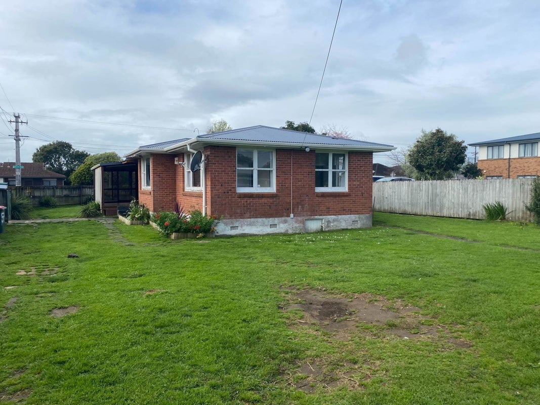 57 McKean Avenue, Manurewa, Auckland - Carousel 1