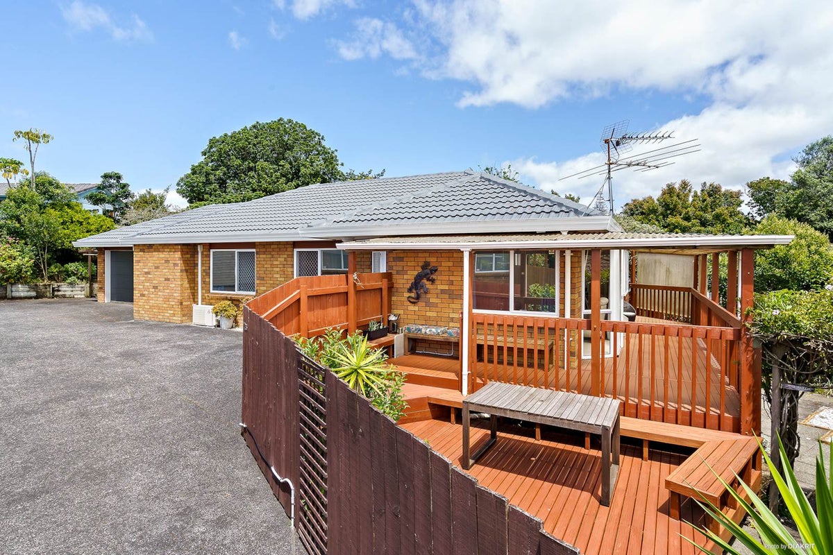 172B Hutchinson Avenue, New Lynn, Auckland - Carousel 2