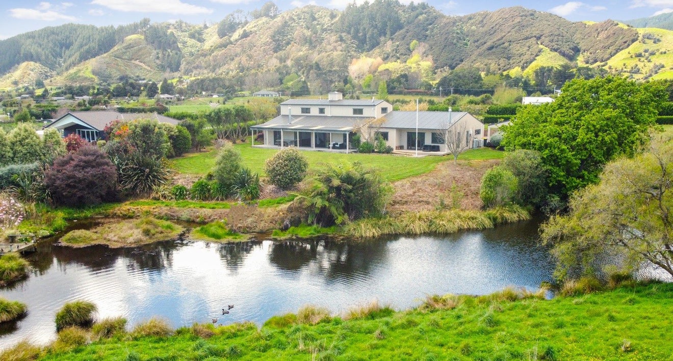 20 Mountain View Drive, Manakau, Otaki - Carousel 23