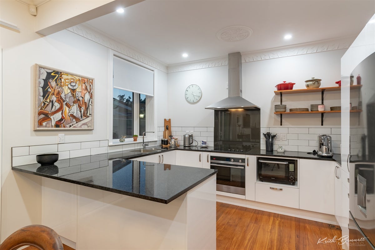 155 The Esplanade, Petone, Lower Hutt - Carousel 1