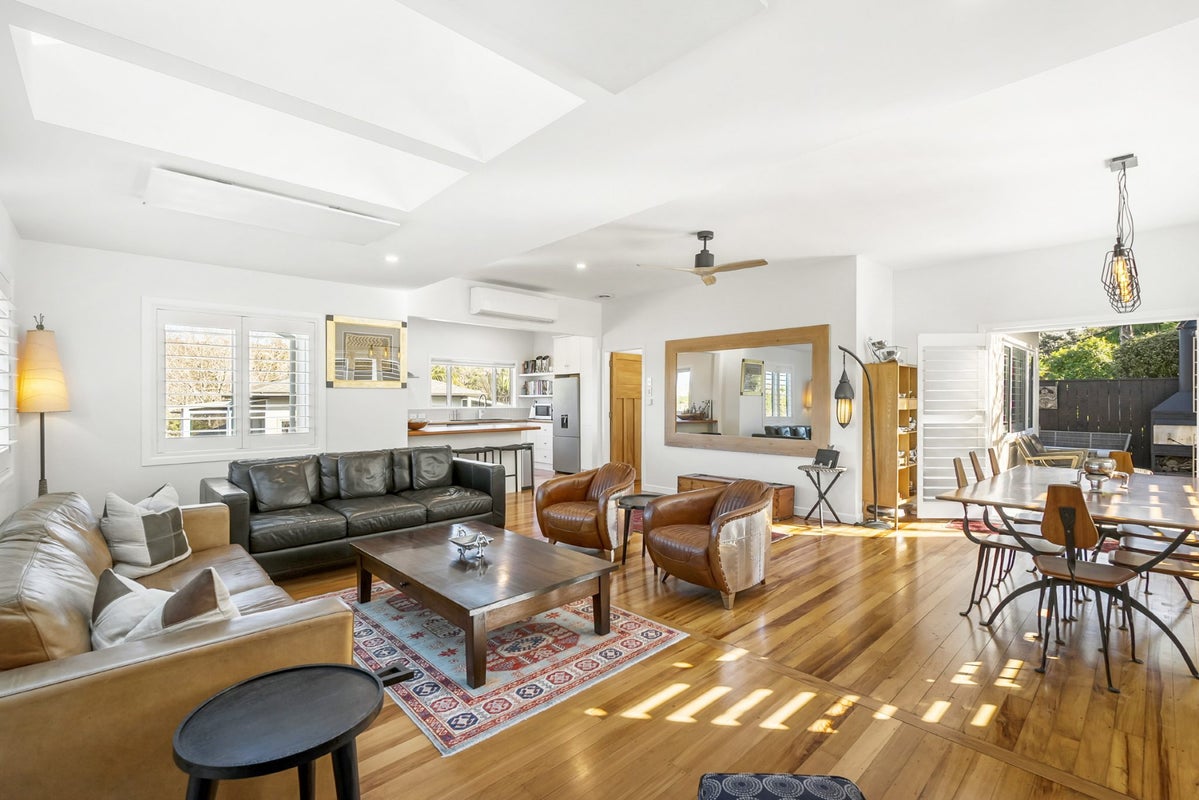 104 Beach Road, Castor Bay, Auckland - Carousel 2