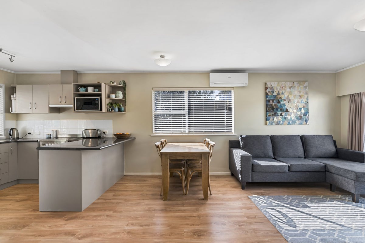 2/19 Tampin Road, Hillpark, Auckland - Carousel 2