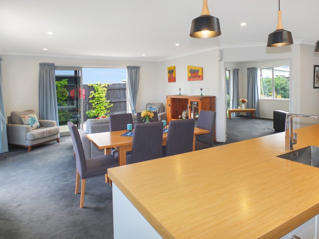 10 Godwit Court, Foxton Beach, Foxton - Carousel 2