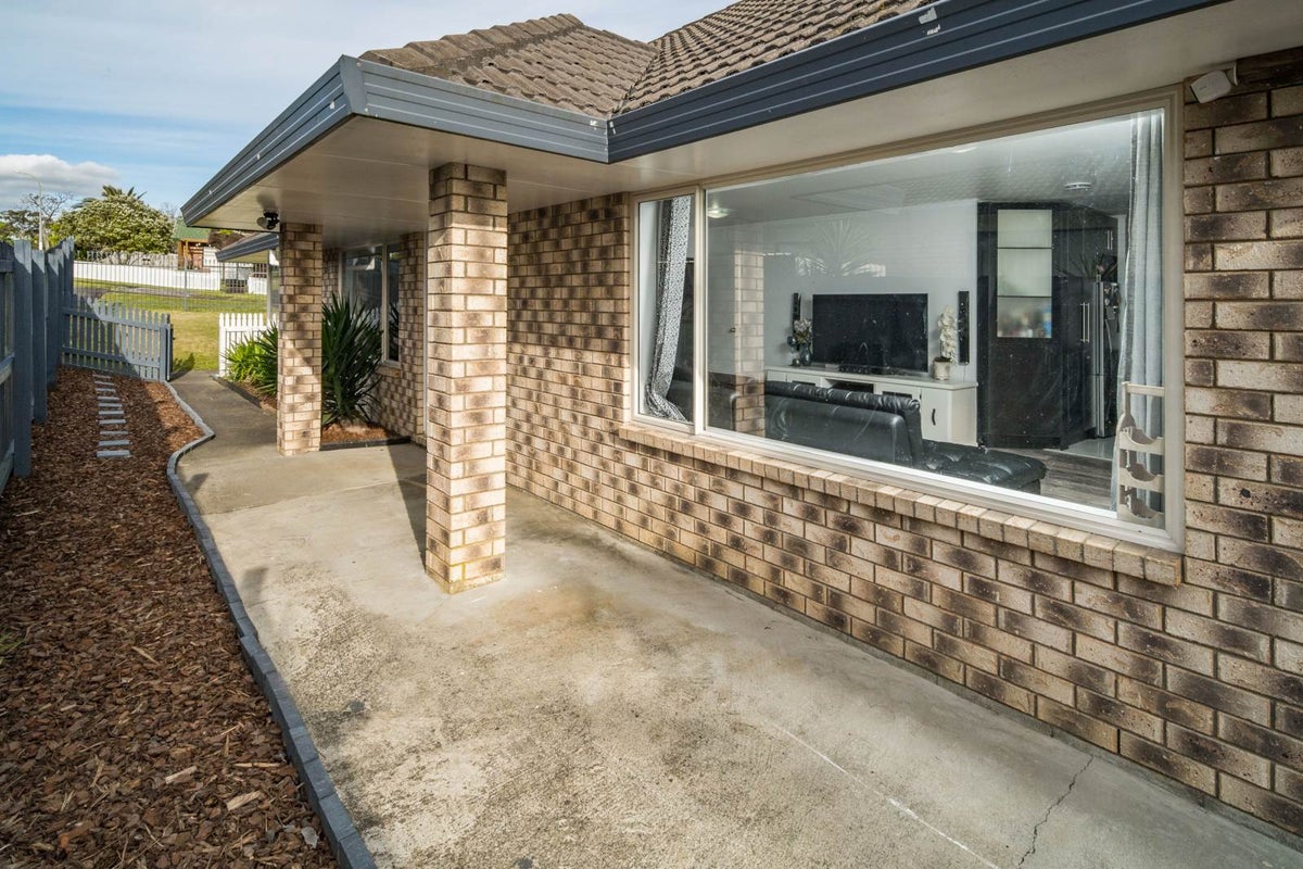 24A Wai Iti Place, Clendon Park, Auckland - Carousel 1