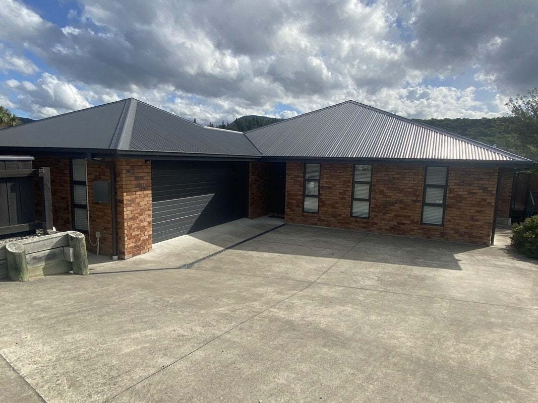 27 Glentui Place, Waikawa, Picton - Carousel 1