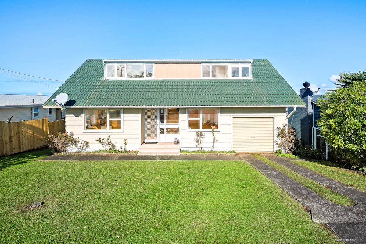 72A Carlisle Road, Browns Bay, Auckland - Carousel 1