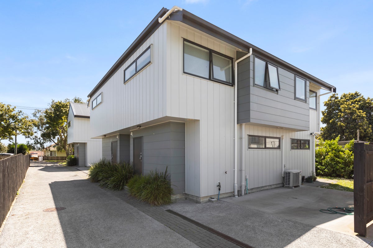 40C Waddell avenue, Point England, Auckland - Carousel 1