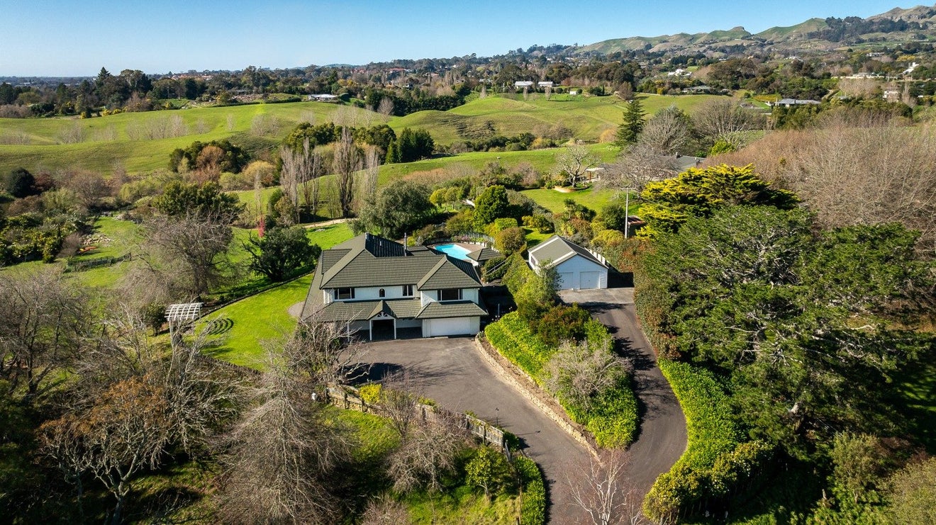 31 Endsleigh Road, Havelock North, Hastings - Carousel 1