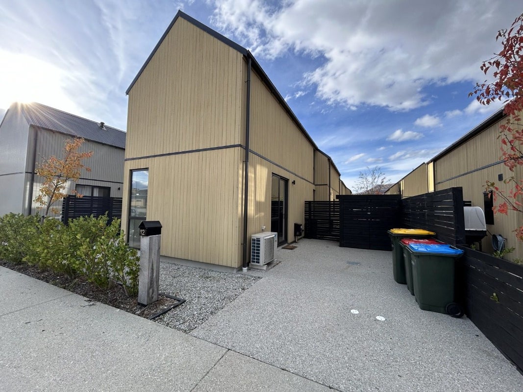 12 Casterway Crescent, Jacks Point, Queenstown - Carousel 2