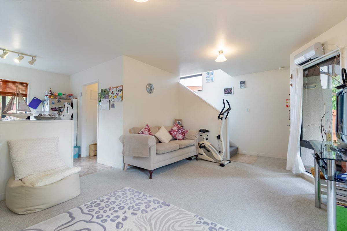 9/28 McBain Grove, Avalon, Lower Hutt - Carousel 2