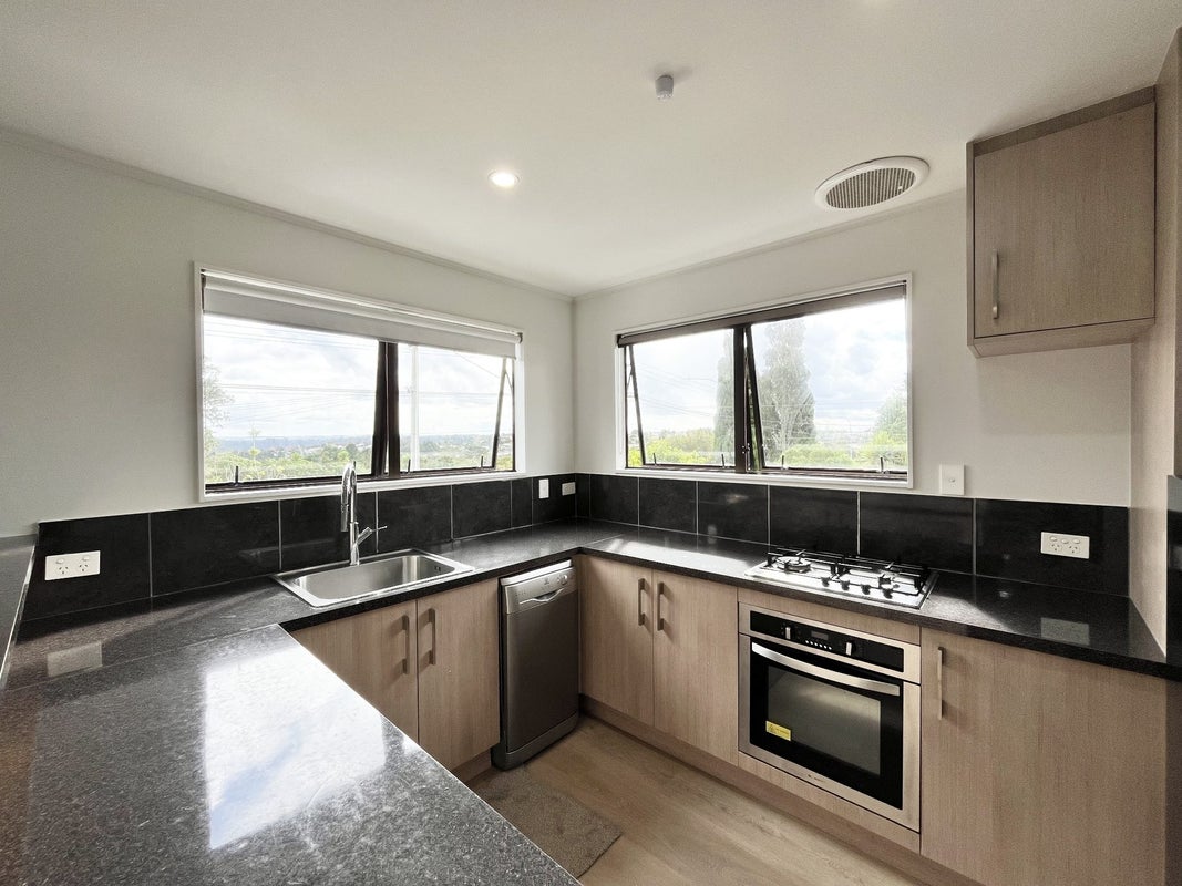 1/219 Glenfield Road, Hillcrest, Auckland - Carousel 2