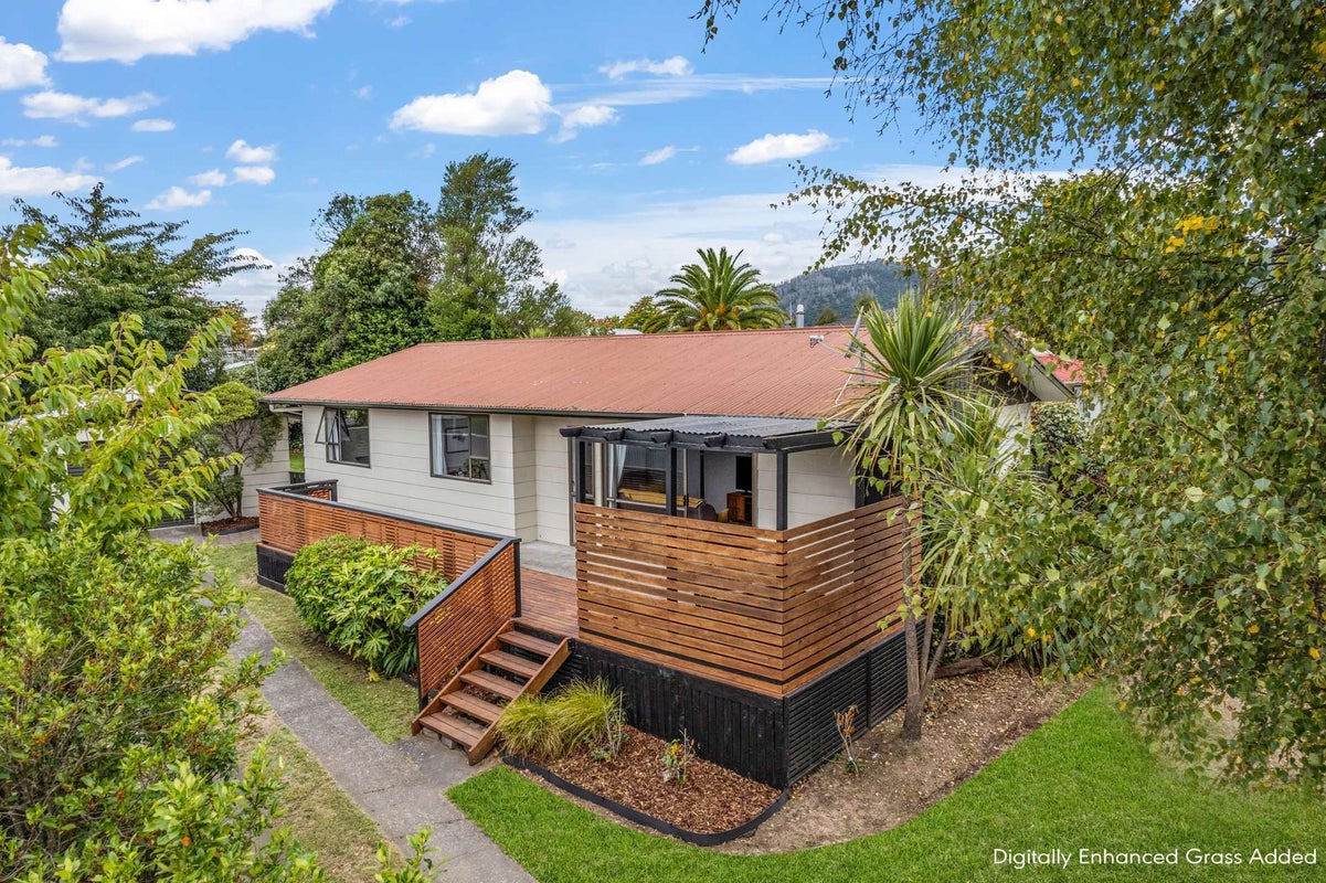 20 Glengarry Place, Hilltop, Taupo - Carousel 2
