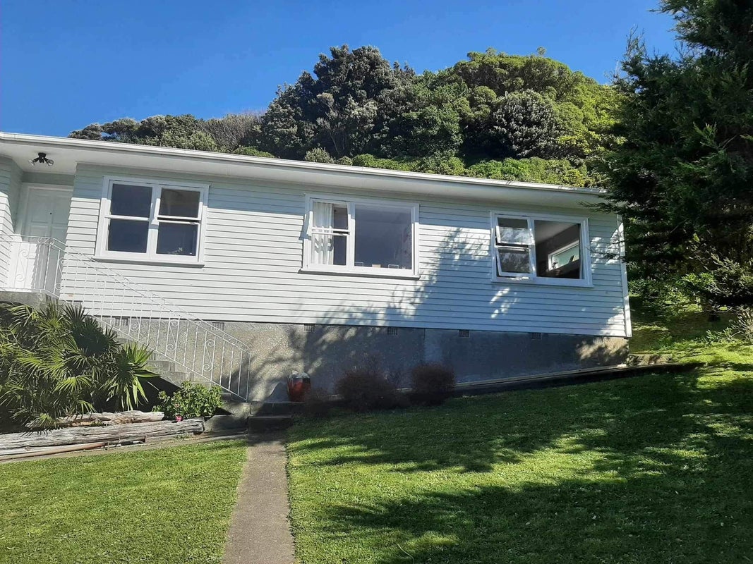 97 Akaroa Drive, Maupuia, Wellington - Carousel 1