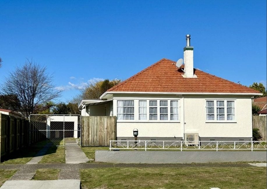 18 Wallace Crescent, Glenholme, Rotorua - Carousel 1