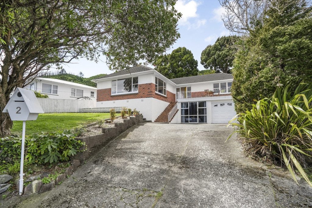 2 Isabel Grove, Wainuiomata, Lower Hutt - Carousel 1