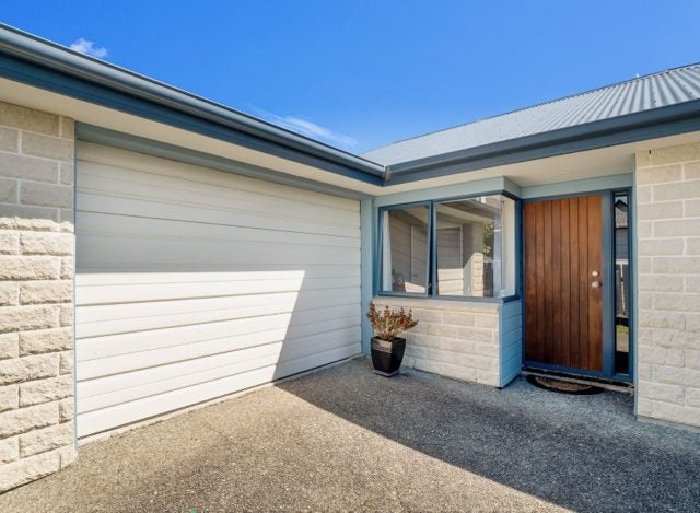 32 Somerset Crescent, Highbury, Palmerston North - Carousel 2