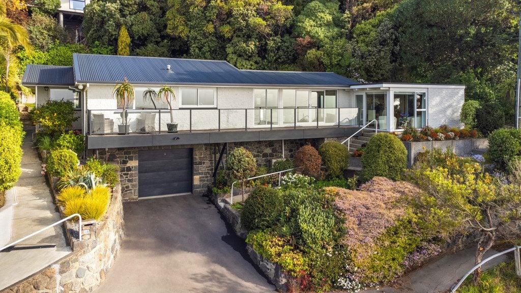 14 St Andrews Hill Road, Mount Pleasant, Christchurch - Carousel 1