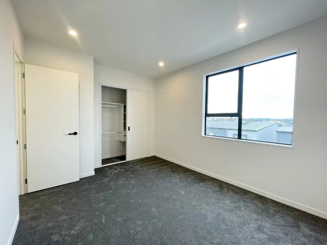 9 Heketara Way, Massey, Auckland - Carousel 2