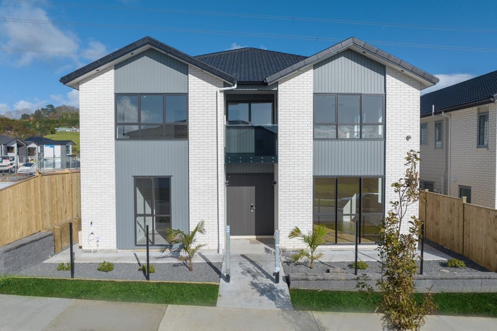 17 Uru Drive, Flat Bush, Auckland - Carousel 1
