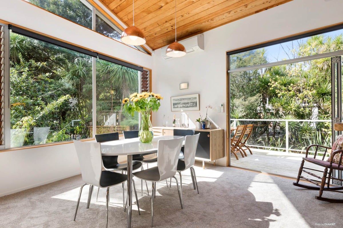 6 Poturi Streams Avenue, Titirangi, Auckland - Carousel 2