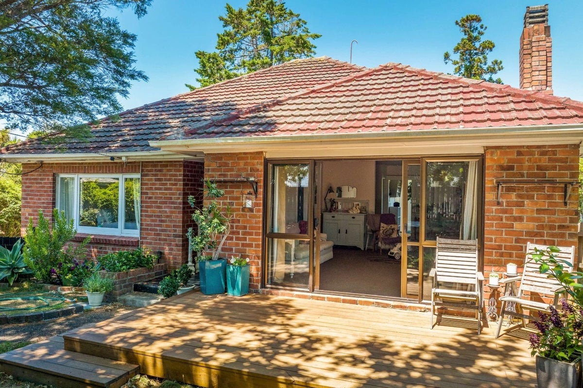20 Savoy Road, Glen Eden, Auckland - Carousel 2