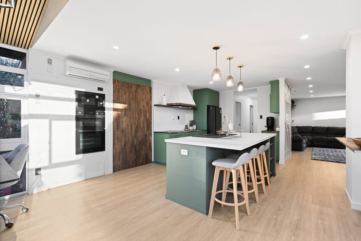 64 Berkley Avenue, Hillcrest, Hamilton - Carousel 2