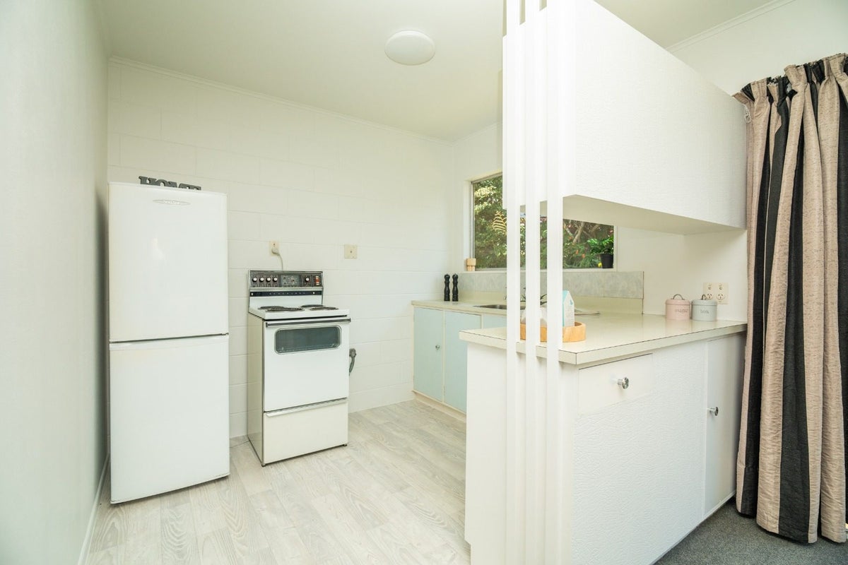 16A Glen Alton Avenue, Paparangi, Wellington - Carousel 2
