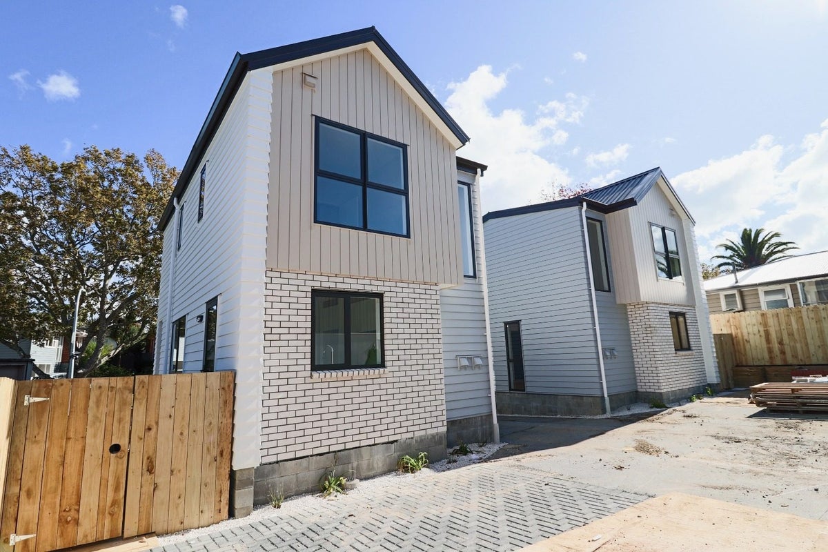 4F Blue Gum Rise, Sunnyhills, Auckland - Carousel 1