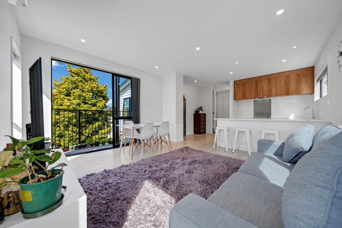 5A Keegan Drive, Massey, Auckland - Carousel 1
