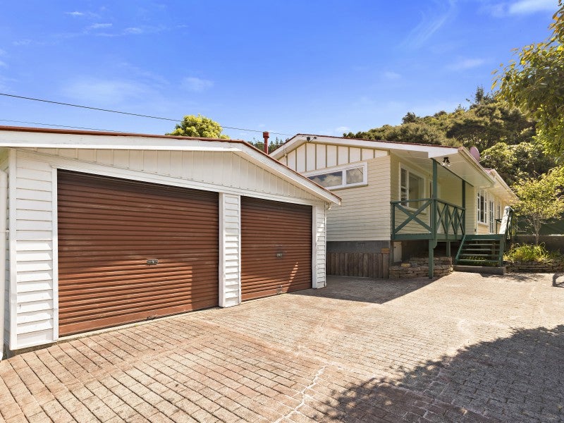 85 Bird Grove, Stokes Valley, Lower Hutt - Carousel 1