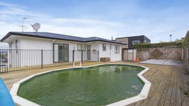 12 Hepburn Road, Glendene, Auckland - Carousel 1