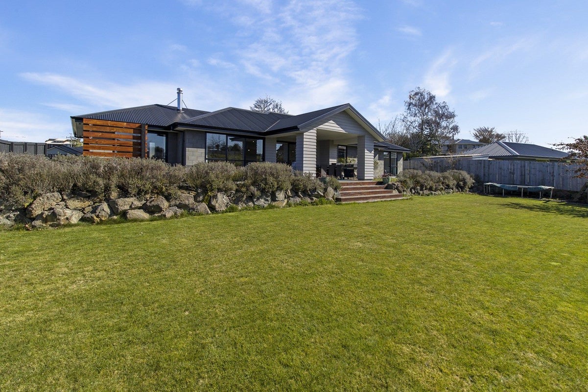 1 Grosvenor Grange, Gleniti, Timaru - Carousel 2