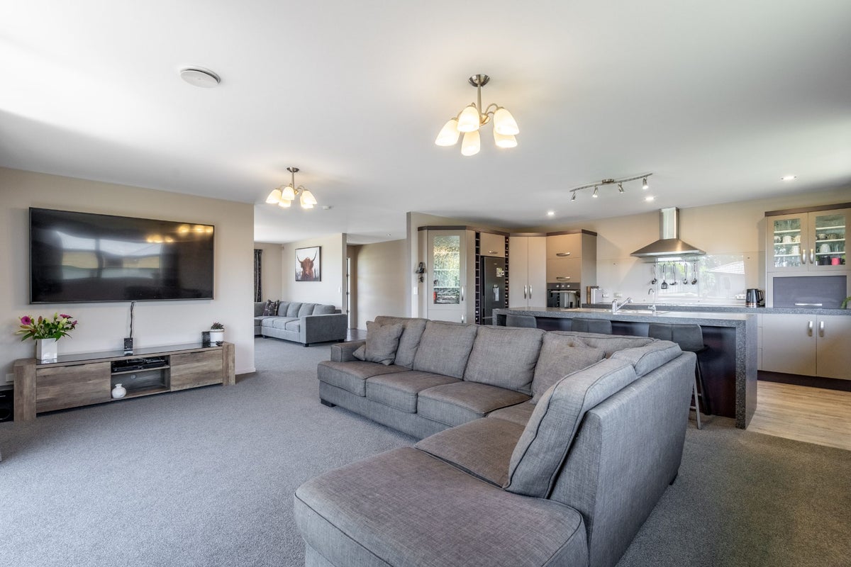 51 Hoffman Court, Waikiwi, Invercargill - Carousel 2