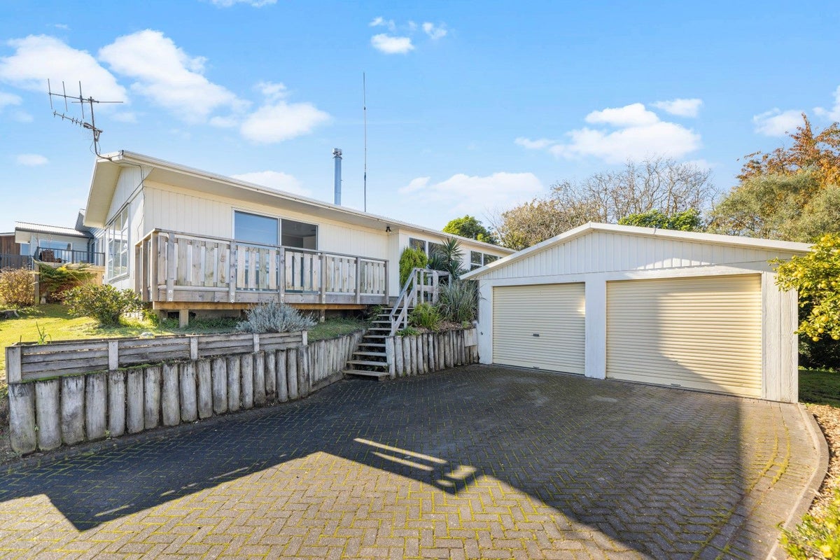 13 Beachman Grove, Hilltop, Taupo - Carousel 1