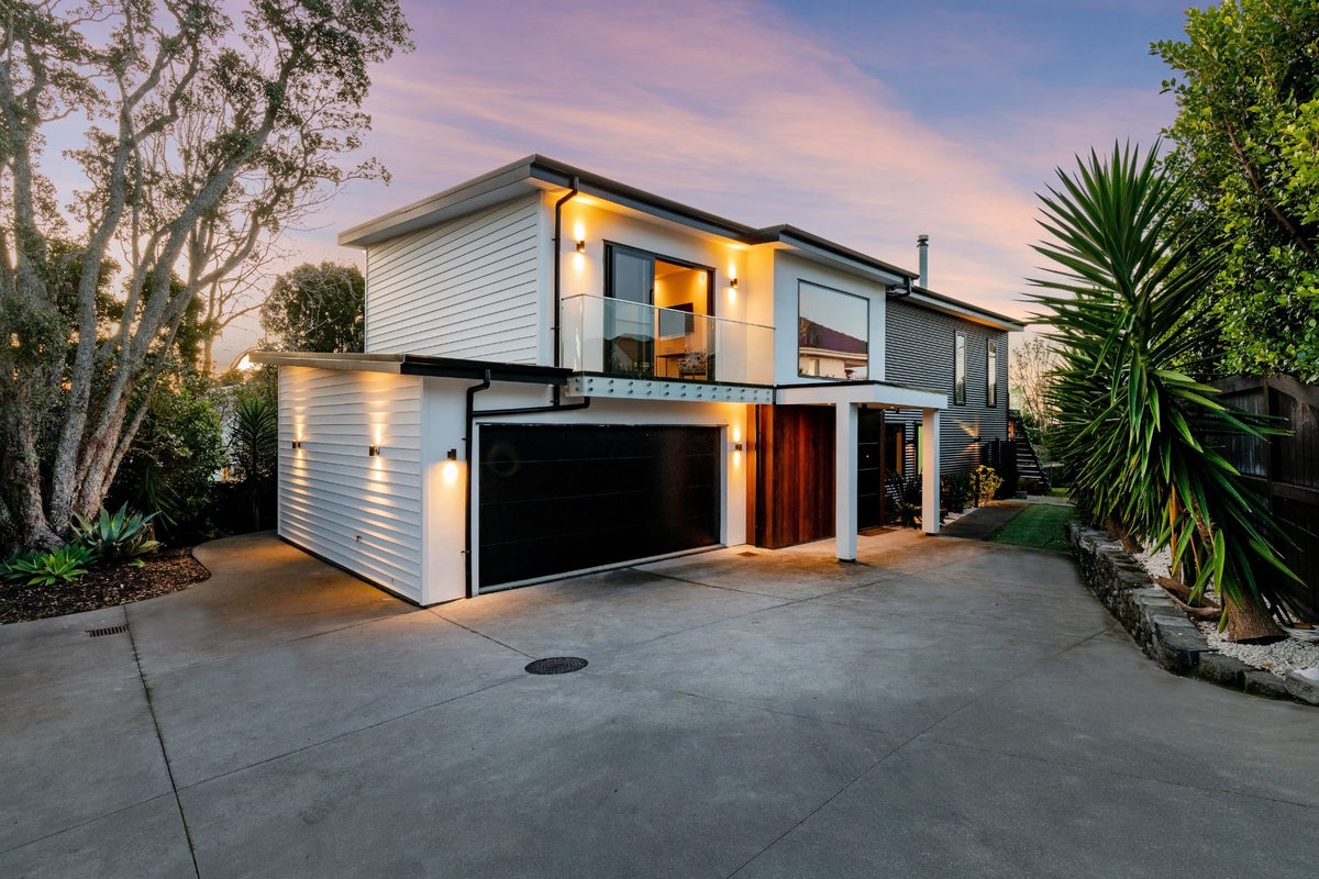126B Sandspit Road, Shelly Park, Auckland - Carousel 1