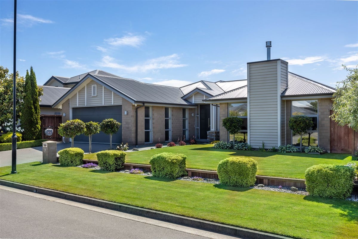 9 Rosario Place, Aidanfield, Christchurch - Carousel 1