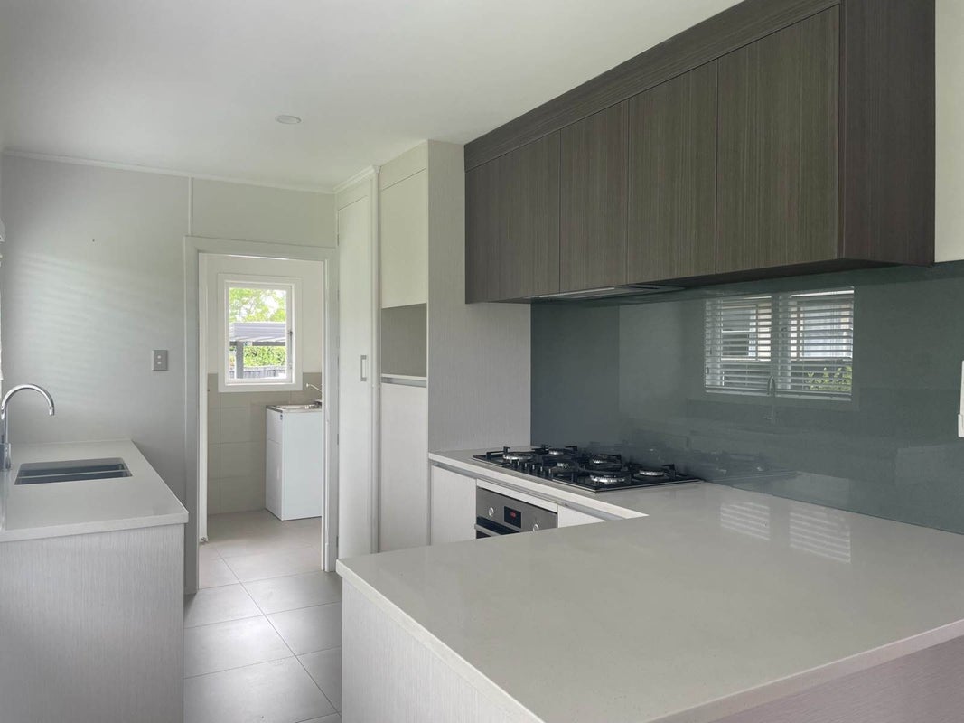 27 Roby Street, Te Atatu Peninsula, Auckland - Carousel 2