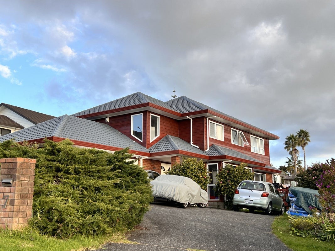7 Anure Place, Highland Park, Auckland - Carousel 1