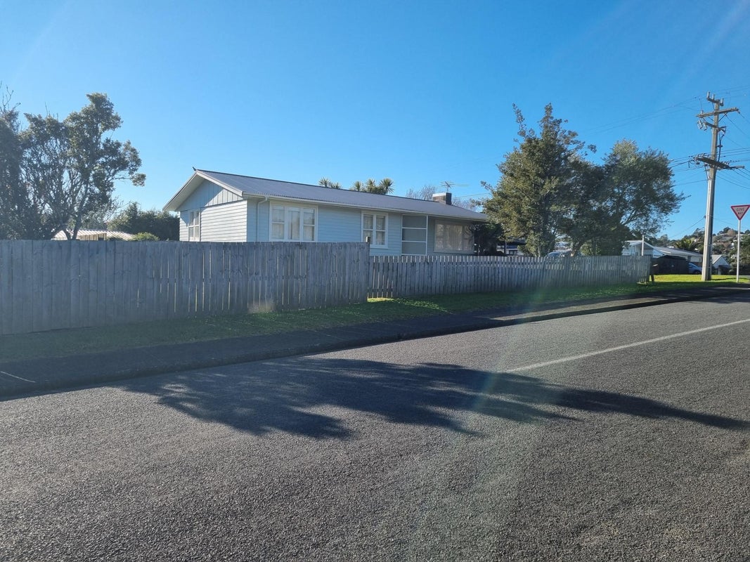 110 Lancaster Road, Beach Haven, Auckland - Carousel 12